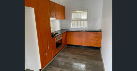 SPACIOUS THREE BEDROOM HOME IN A SOUGHT AFTER LOCATION - Photo 4