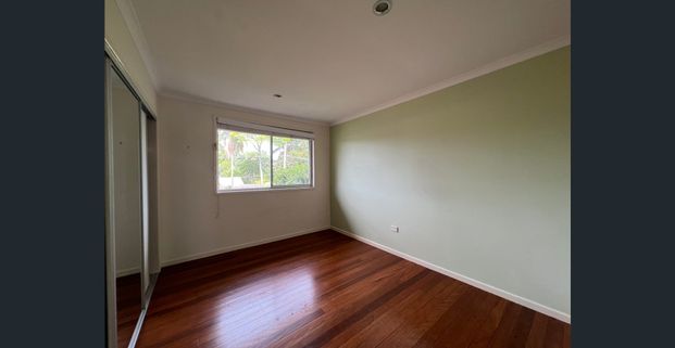 Spacious home in great location - Photo 1