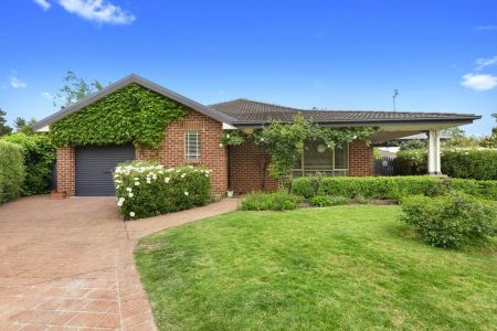 Charming Home with Private Garden Retreat - Photo 3