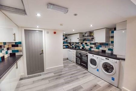 6 bedroom semi-detached house to rent - Photo 4