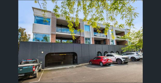 Terrific quality, bright and spacious - Photo 1