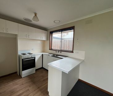 2 Bedroom Unit Walking Distance to Pakington Street - Photo 6