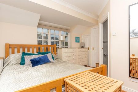 4 bedroom terraced house to rent - Photo 3