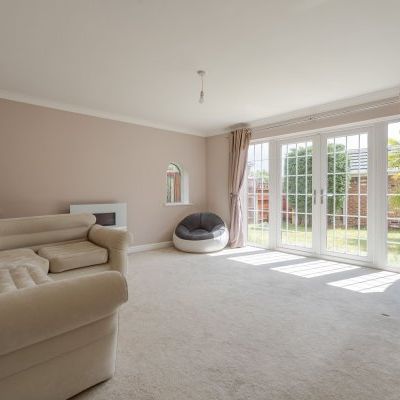 Fountain Park, Westhoughton, BL5 - Photo 1