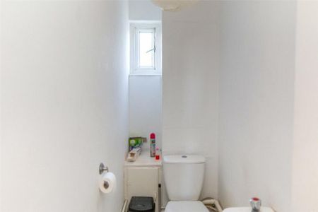 3 bedroom flat to rent - Photo 5