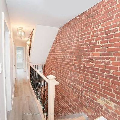 5 Bedroom, 2 Bathroom - House in Bloor/Dovercourt Village - Photo 3