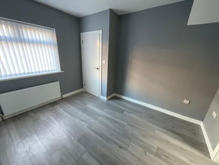 2 Dhu Varren Crescent, Belfast, BT13 3FL - Photo 4