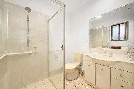 Four-Bedroom House - Photo 5