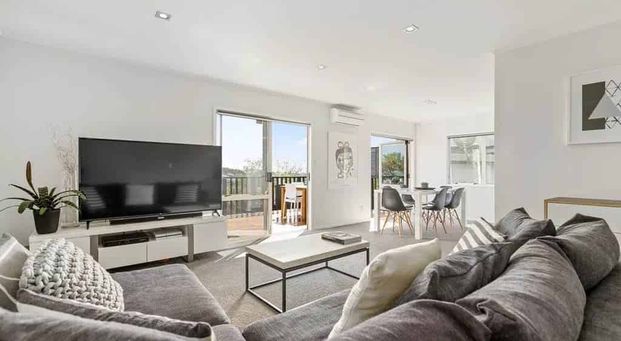 Newly Renovated Three Bedroom Home In Orakei - Photo 1