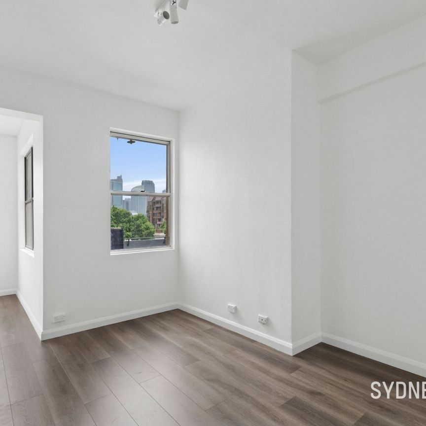 STUNNING RECENTLY RENOVATED STUDIO APARTMENT | Unfurnished - Photo 1