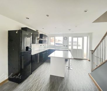 3 bedroom end of terrace house to rent - Photo 3