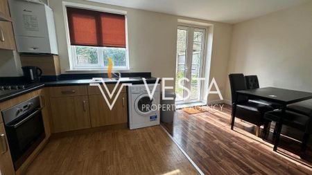 4 bedroom semi-detached house to rent - Photo 2