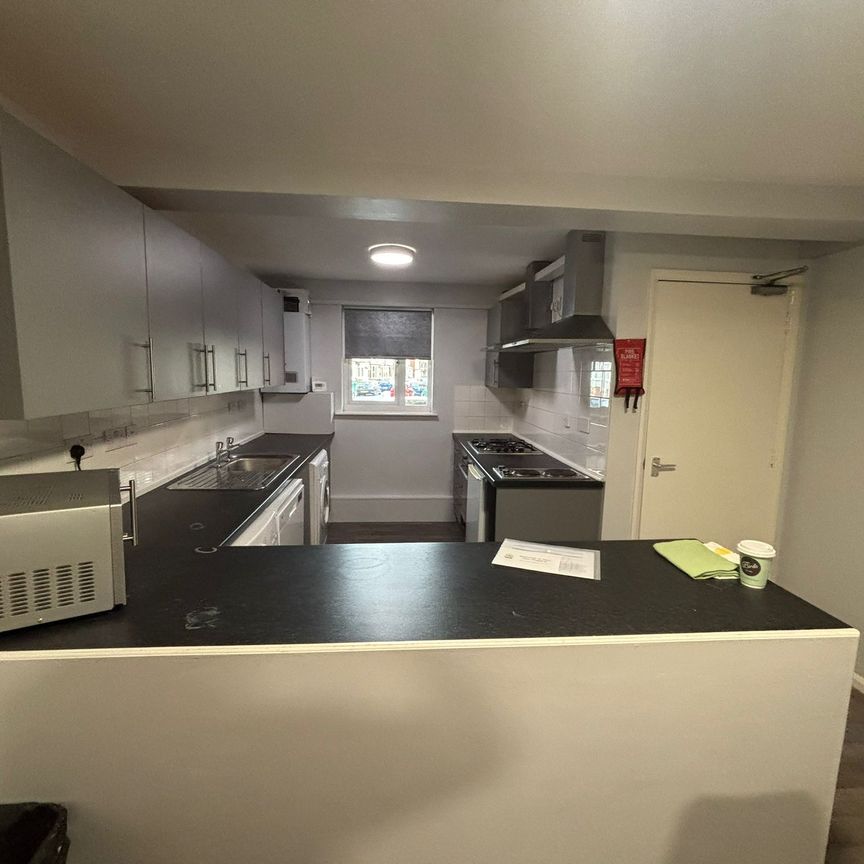 11 Albert Square, NG7 2FH, NOTTINGHAM - Photo 1