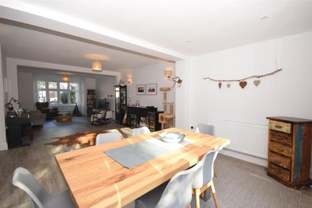 5 bedroom semi-detached house to rent - Photo 5