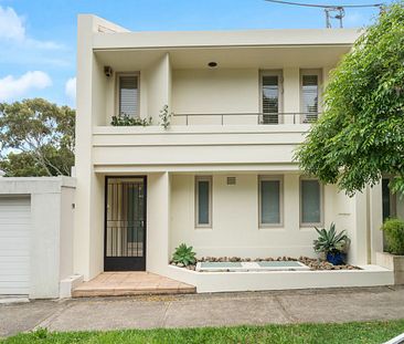 Three-Bedroom Terrace Home - Photo 5