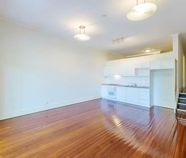 New York style split level apartment with balcony - Photo 2