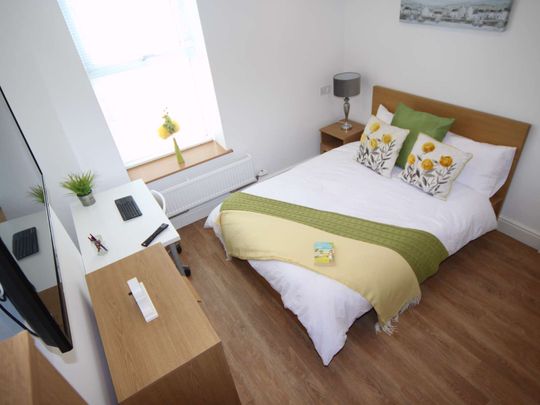 High Specification En-Suite Student Accommodation - A female house with all rooms having en-suites - Photo 1