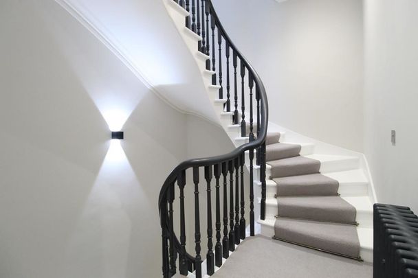 Bon Accord Crescent, Aberdeen, First Floor, AB11 - Photo 1