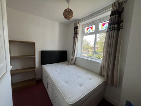 1 bedroom in a house share to rent - Photo 5