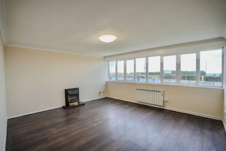 2 bedroom ground floor flat to rent - Photo 2
