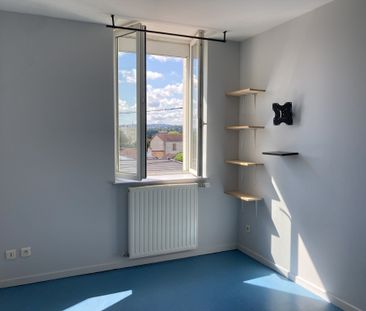 Location Appartement 4 pièces 84m² ROANNE 42300 - Photo 4