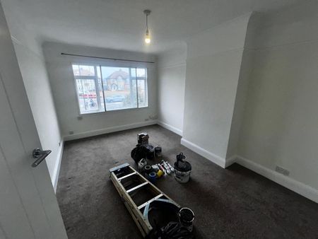 3 bedroom flat to rent - Photo 4