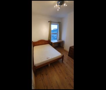 Room in a Shared House, Seely Road, SW17 - Photo 3