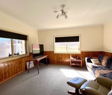 Warm & Welcoming - Photo 1