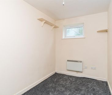 Eaton Avenue, High Wycombe - Photo 2