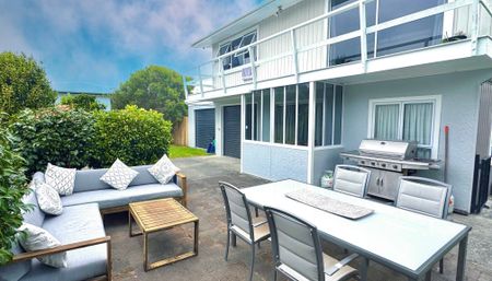 For Rent - Spacious Family Home in Sought-After One Tree Point - Photo 3