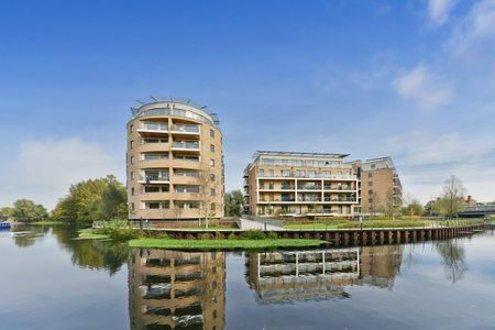 1 Bed Penthouse, Mill Court, E5 - Photo 3