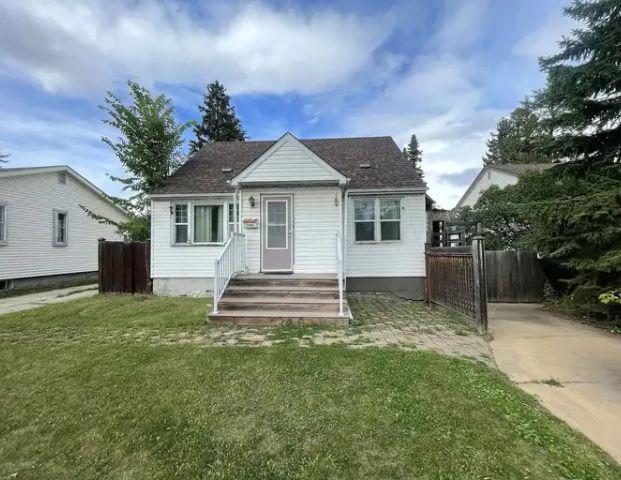 4 Bedrooms 2 Bathroom Single House in McKernan | 11332 73 Avenue Northwest, Edmonton - Photo 1