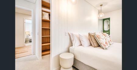 3 Bedroom Luxury House 6 week Lease, Available 10/11/25- Fully Furnished inclusive of Gym access - Photo 2