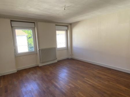 Location Appartement 3 pièces 79m² LE CREUSOT 71200 - Photo 3