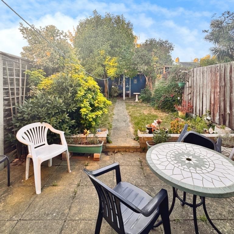 3 bedroom terraced house to rent - Photo 1