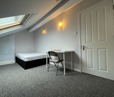 4 bedroom semi-detached house to rent - Photo 4