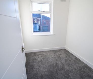 3 bedroom end of terrace house to rent - Photo 1