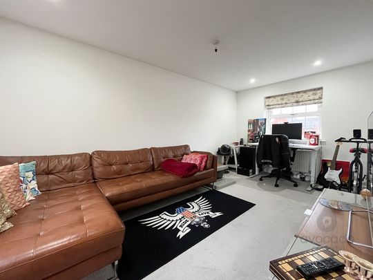 4 bed terraced house to rent in Whitethorn, Shinfield, Reading, Berkshire, RG2 9GF - Photo 1