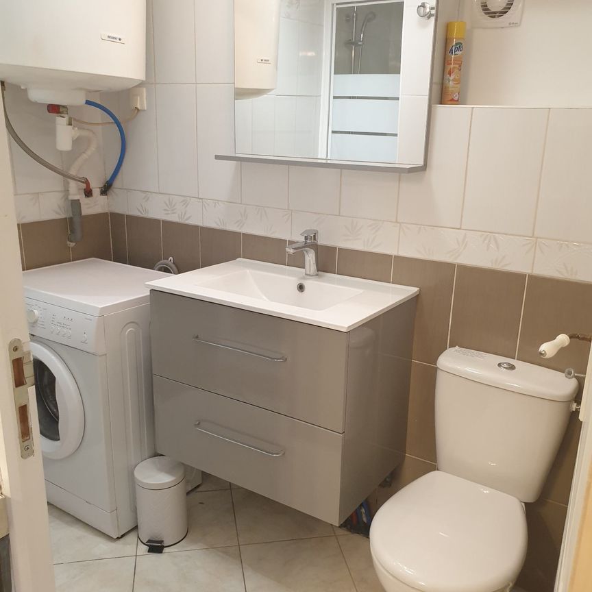 Location Appartement 1 pièce 16m² NIMES 30900 - Photo 1