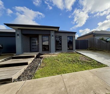 Spacious WEST END Family Home with Side Access & Large Yard - Photo 1