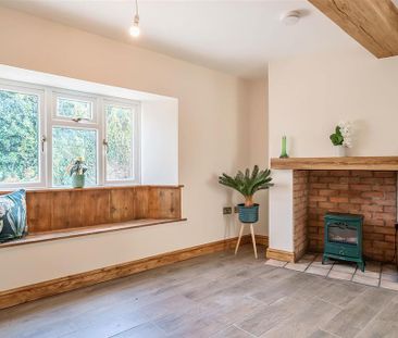 2 bedroom character property to rent - Photo 1