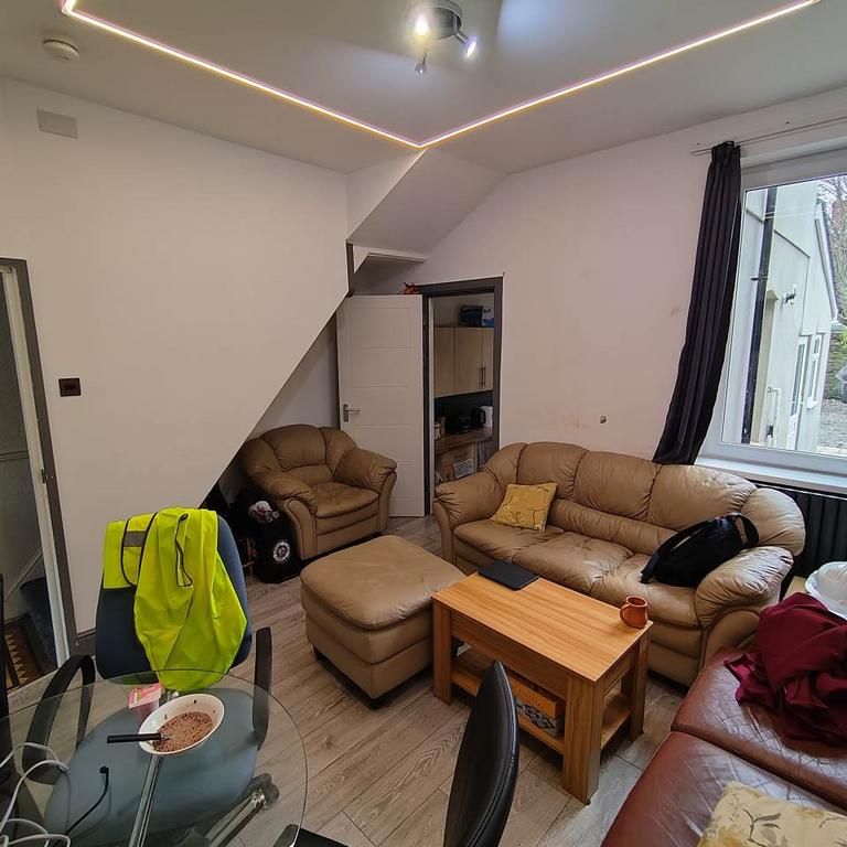 6 bedroom terraced house to rent - Photo 1