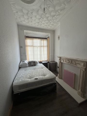 Room in a Shared House, Woodall Road, B6 - Photo 4