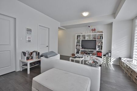 For Lease - 214 Wheat Boom Drive, Oakville, Ontario - Photo 4