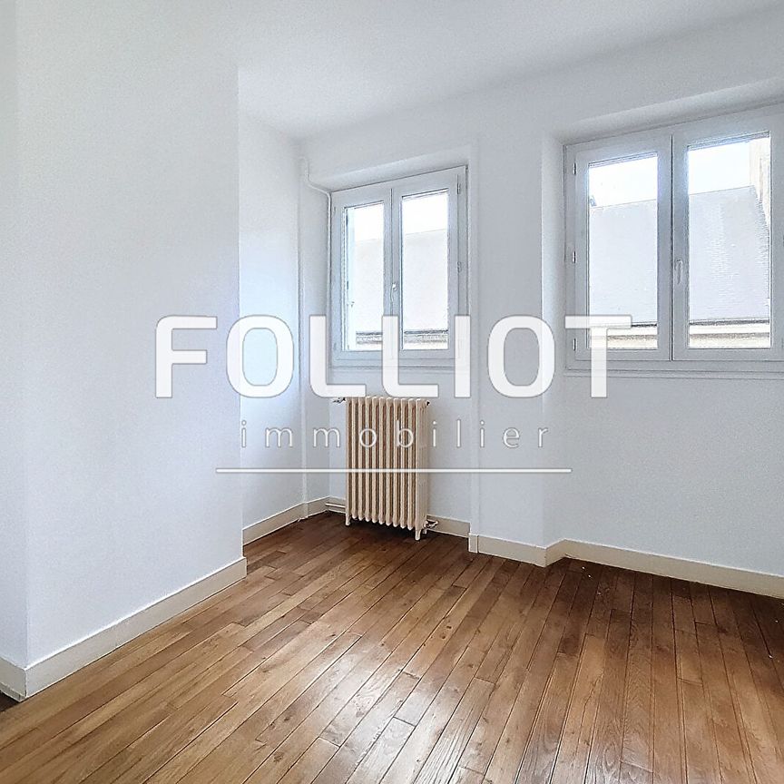 A LOUER - CENTRE VILLE - BEAU T3 DE 86.10 m2 TRES LUMINEUX SITUÉ AU 2EME ETAGE - Photo 1