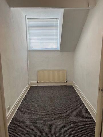 3 bedroom apartment to rent - Photo 4