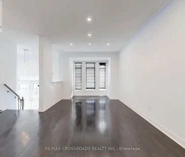 76 RUSTLE WOODS AVENUE - Photo 4