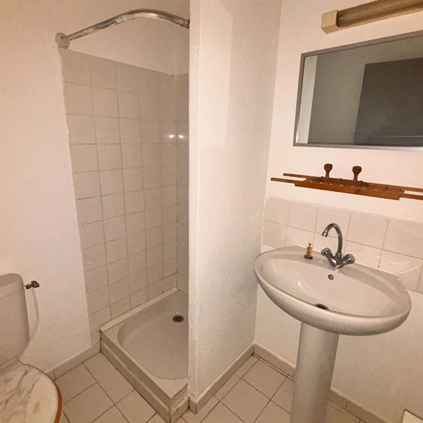 NIMES CENTRE/LYCEE DHUODA - RUE HENRI IV - STUDIO 21.32 M2 AU 1ER ETAGE, - Photo 1
