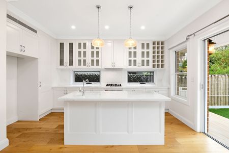 Stunning 4 Bedroom Home in the Heart of Rosebery - Photo 4