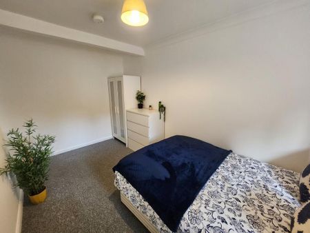 6 bedroom end of terrace house to rent - Photo 4